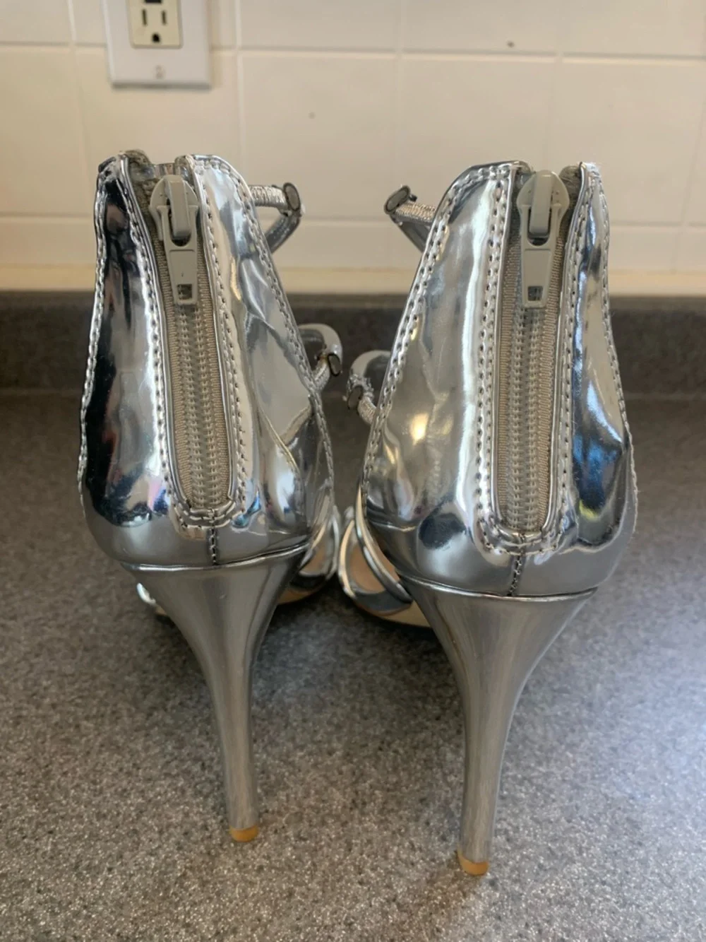 Mix No. 6 Ria silver strappy stiletto heels Size 8.5 Party Formal Dressy Fun EUC